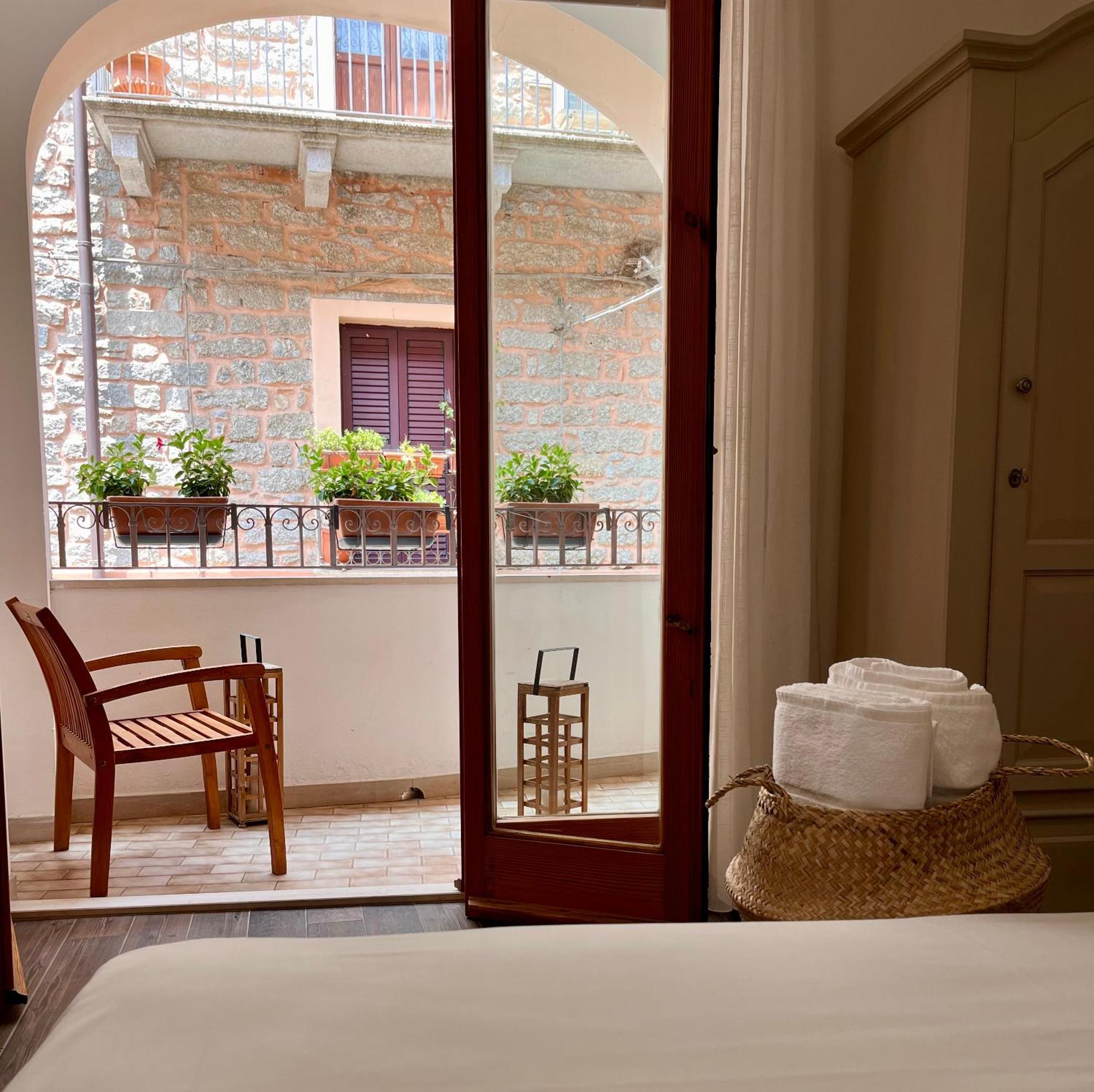 Carrales Guest House Nuoro  Dış mekan fotoğraf